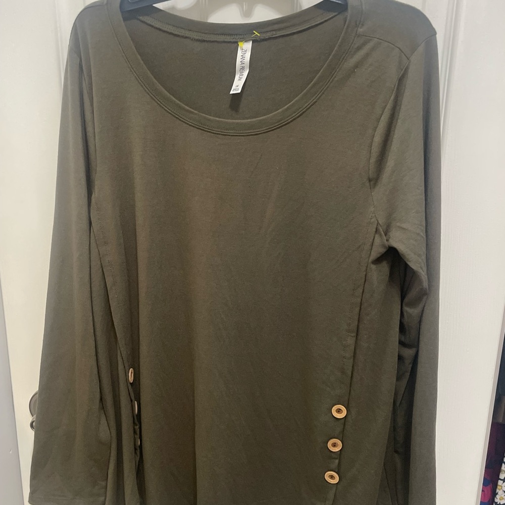 Zenana Outfitters Green Buttoned Blouse - Picture 3 of 11